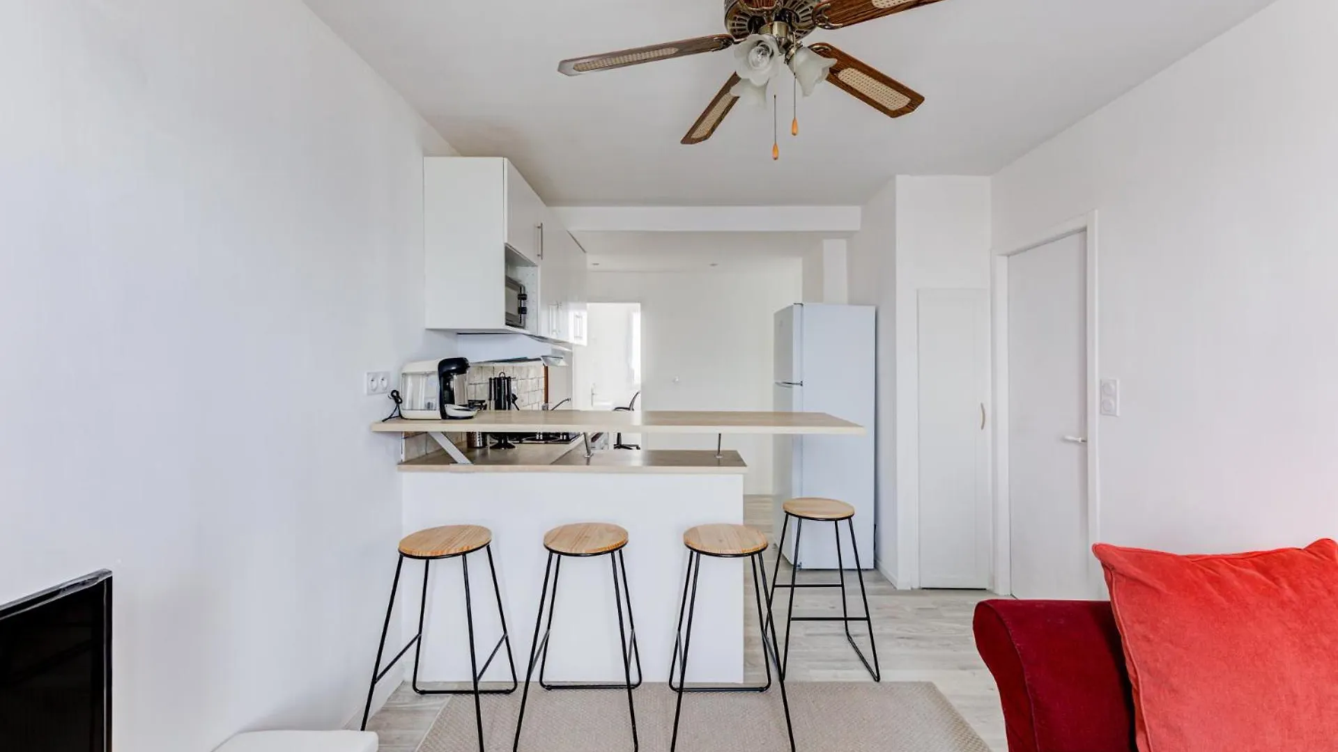 Le Central - Chambre Privative Avec Salon Et Terrasse Privee contacts